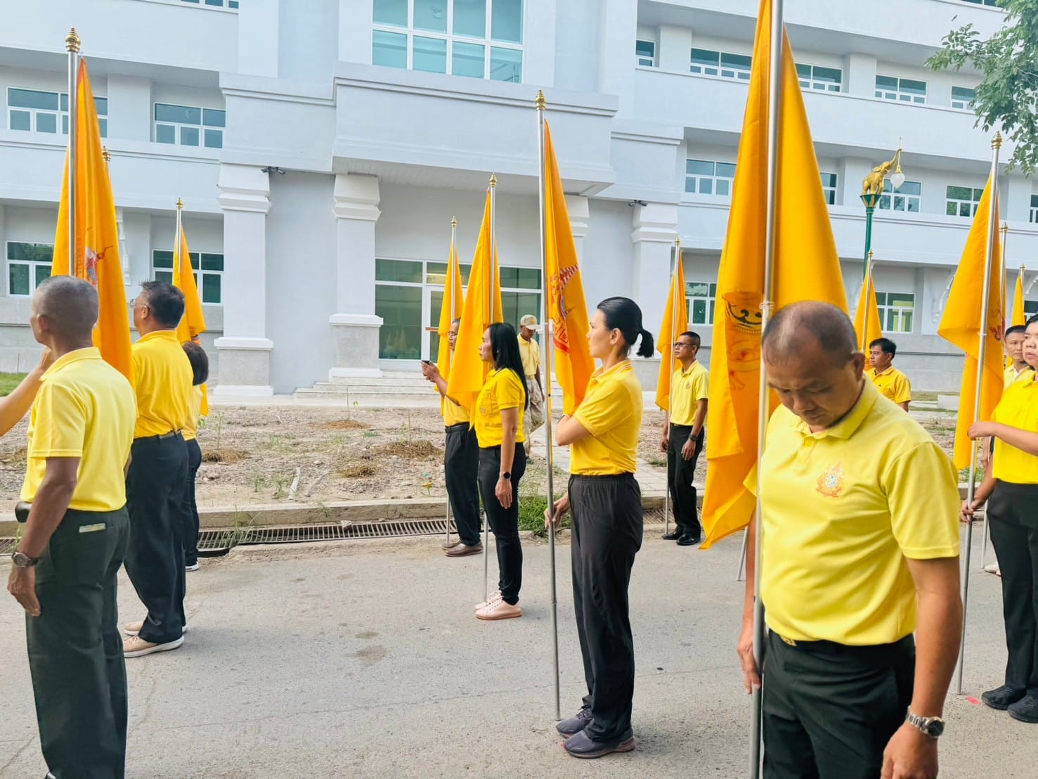 title - กิจกรรมส่งมอบธงตราสัญลักษณ์งานเฉลิมพระเกียรติพระบาทสมเด็จพระเจ้าอยู่หัว เนื่องในโอกาสพระราชพิธีมหามงคลเฉลิมพระชนมพรรษา 6 รอบ 28 กรกฎาคม 2567